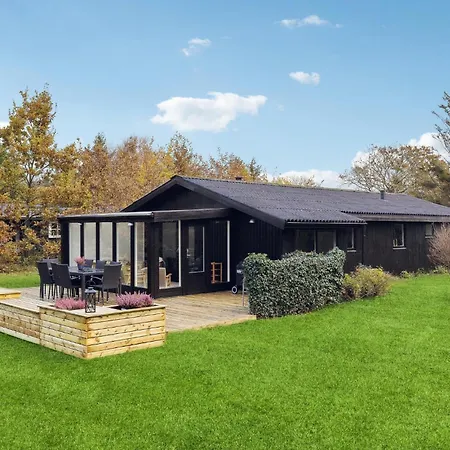 Gorgeous In With Kitchen Holiday home